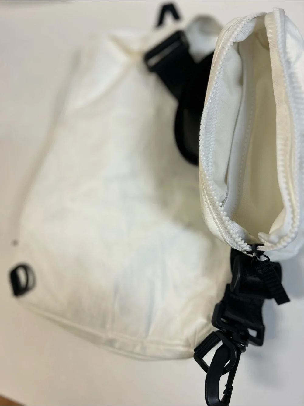 Nike White and Black Sling Crossbody Bag with Small Pouch